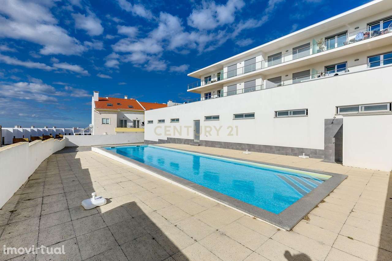 T2 A ESTREAR, COM VARANDA E GARAGEM, EM CONDOMÍNIO COM PISCINA - Grande imagem: 4/39