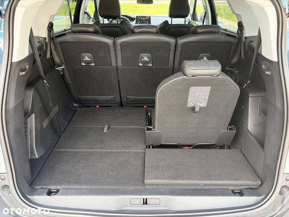 Peugeot 5008 - 8
