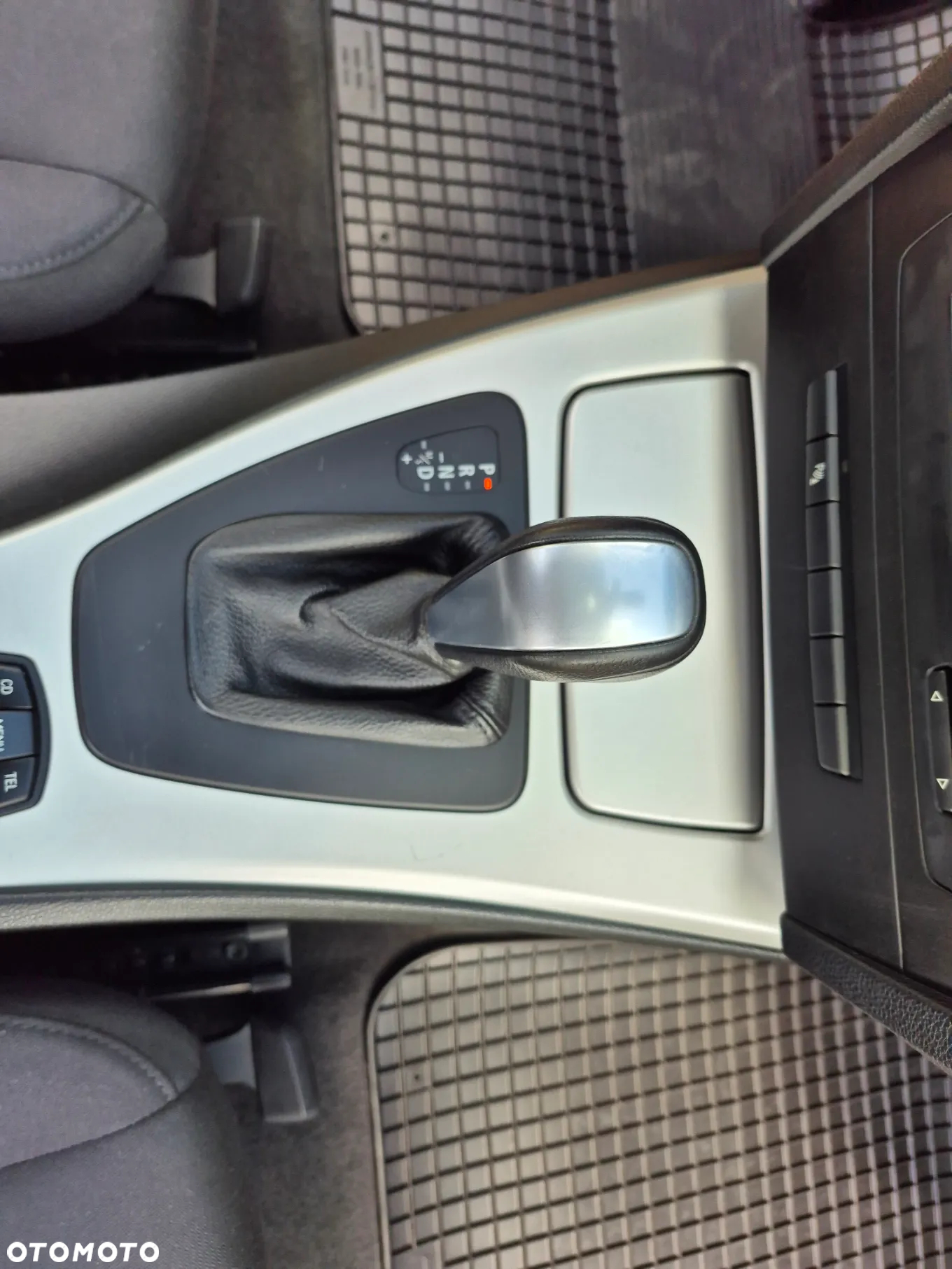 BMW Seria 3 318i Touring - 23