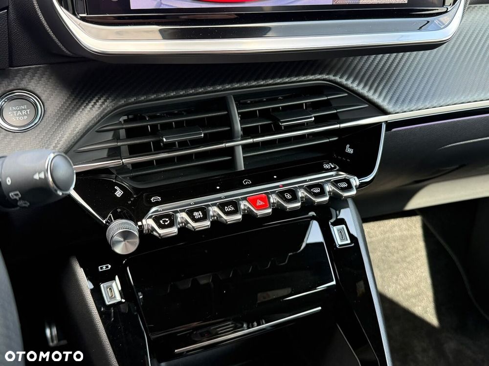Peugeot 208 - 18