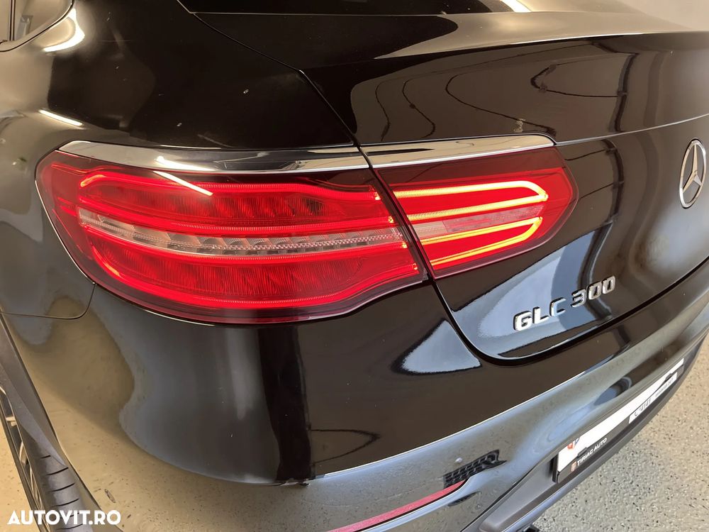 Mercedes-Benz GLC 300 4MATIC 9G-TRONIC AMG Line - 28