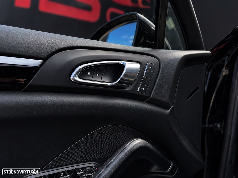 Porsche Cayenne S E-Hybrid Platinum Edition - 12