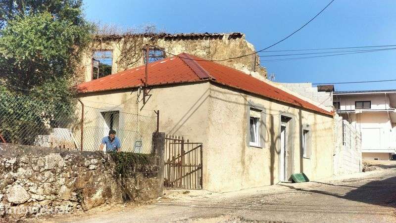 Prédio com 7 ou 8 habitações para recuperar em Pindelo - Grande imagem: 4/12