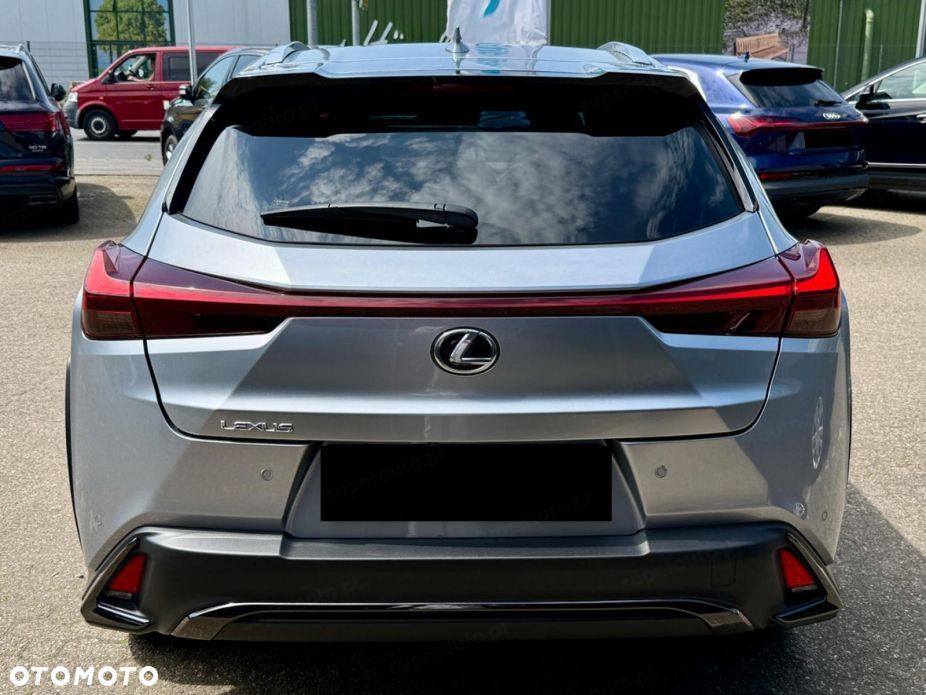 Lexus UX - 4