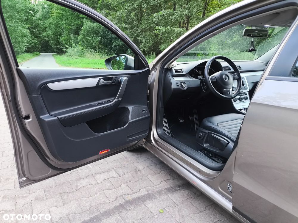 Volkswagen Passat 2.0 TDI DPF BlueMotion Technology Trendline - 18