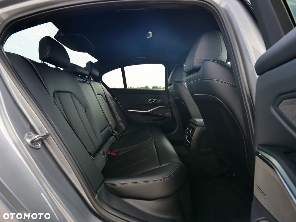 BMW Seria 3 330i xDrive M Sport sport - 36