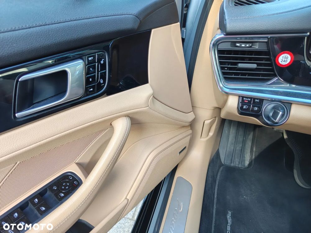 Porsche Panamera 4 - 9