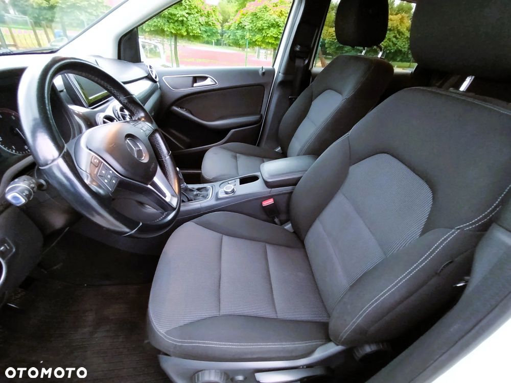 Mercedes-Benz Klasa B 180 CDI (BlueEFFICIENCY) - 31
