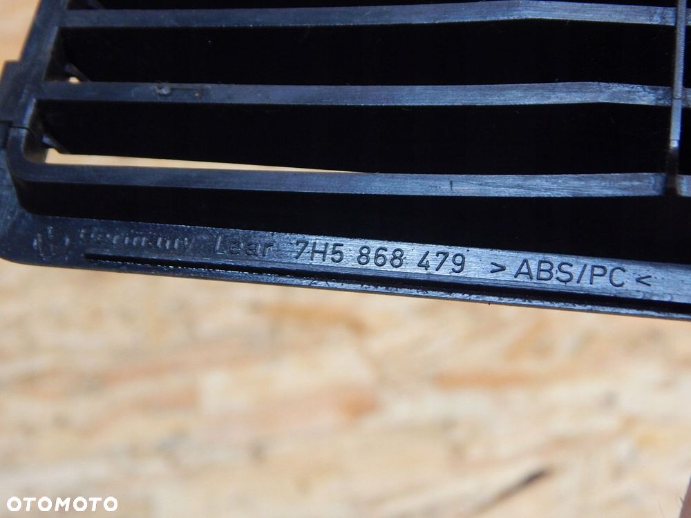vw t5 kratka nawiewu boczka tapicerki lewa tył 7h5868479 ciemna - 2