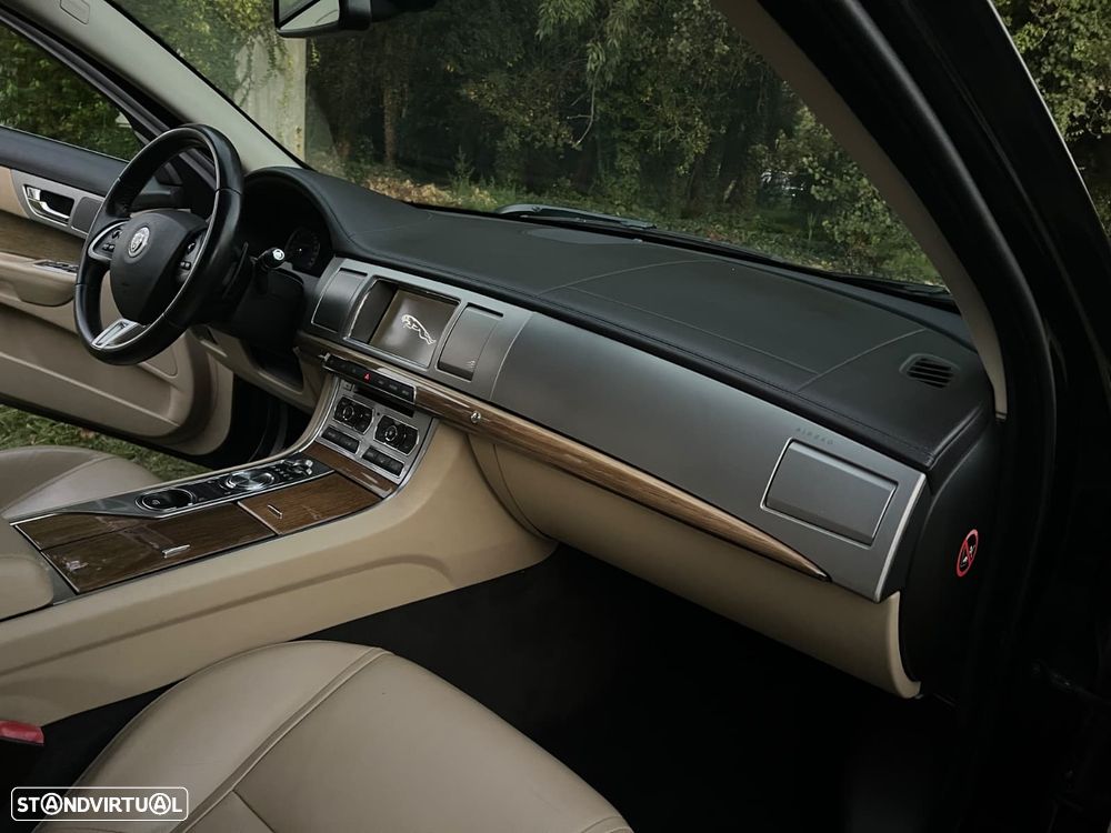 Jaguar XF Sportbrake 2.2 D Premium Luxury - 27