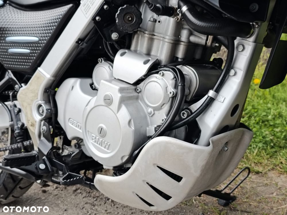 BMW F - 19