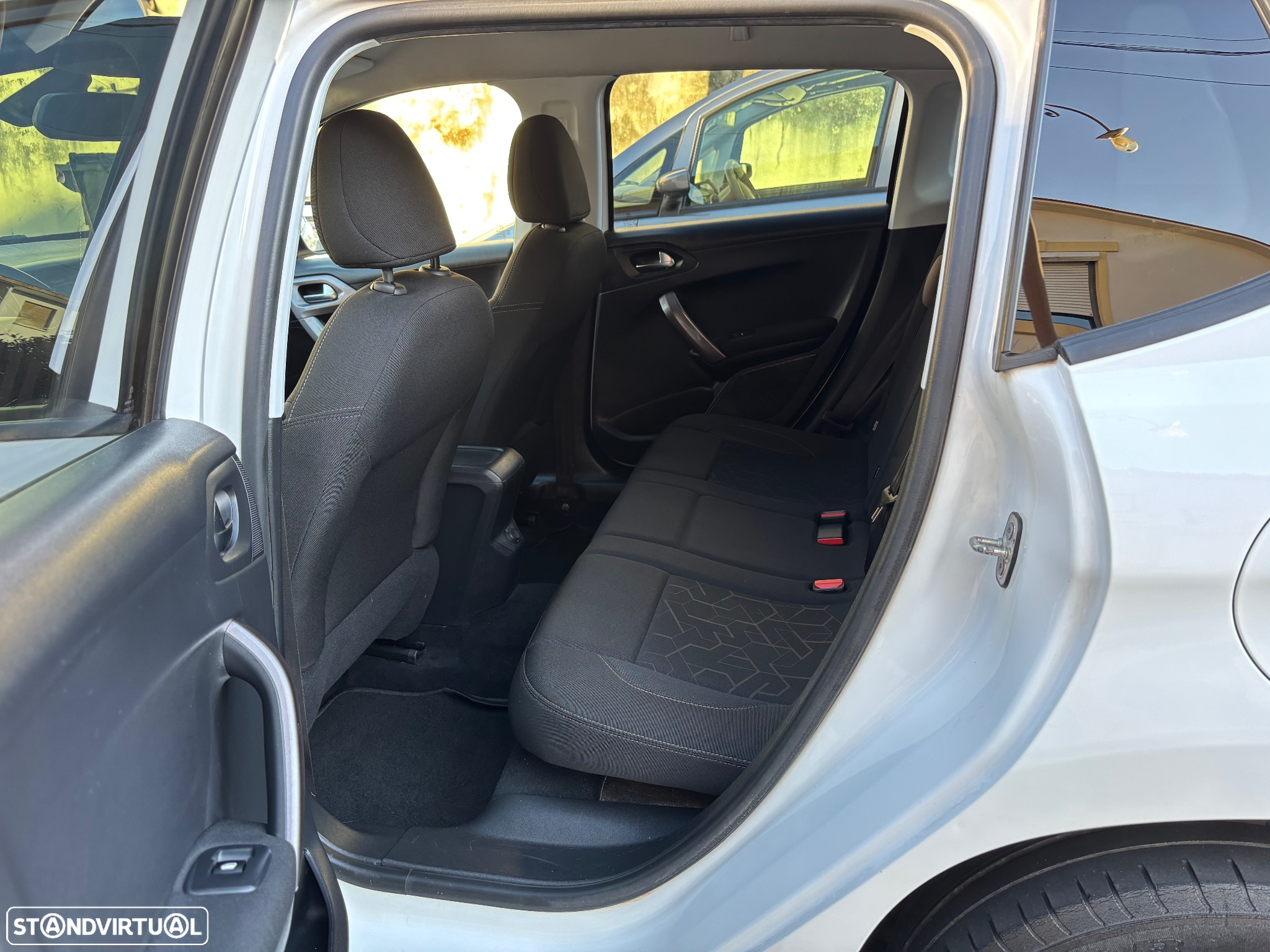 Peugeot 2008 1.2 PureTech Style - 8