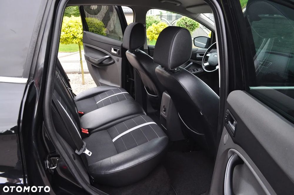 Ford Kuga 2.0 TDCi 2x4 Titanium - 8