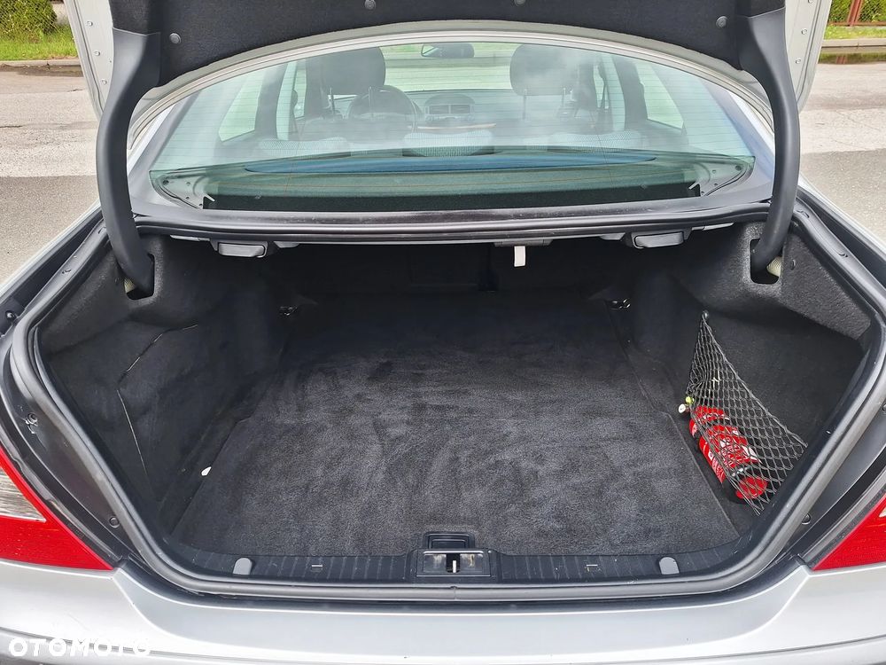 Mercedes-Benz Klasa E 200 CDI Classic DPF - 21