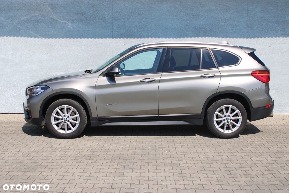 BMW X1 xDrive20i Advantage - 10