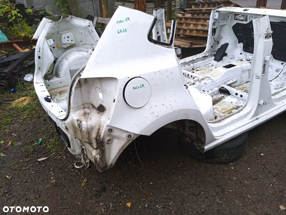 BŁOTNIK TYLNY PRAWY Z PASEM TYLNYM I WANNĄ VW POLO 6R 09-17 5D KOD KOLORU LB9A - 1