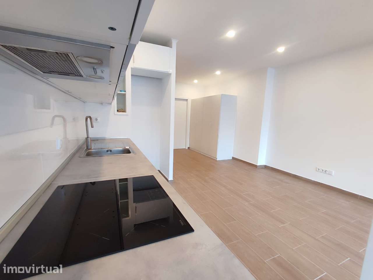 Apartamento T0 Remodelado com ar condicionado e lavandaria - Grande imagem: 5/8
