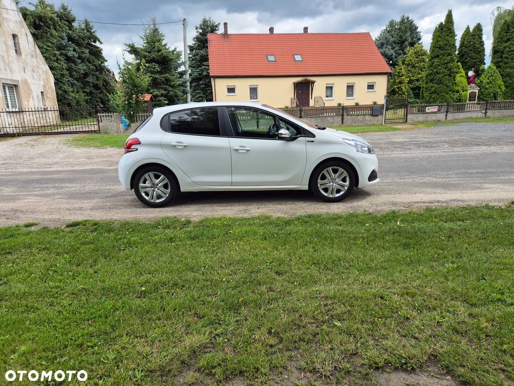 Peugeot 208 - 16