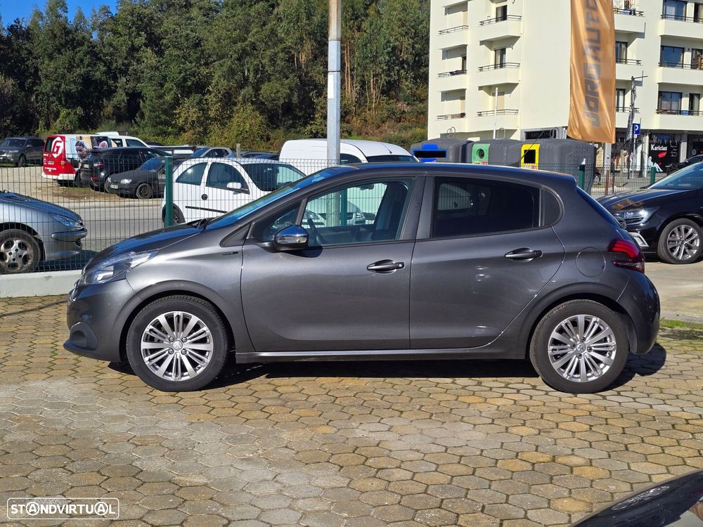 Peugeot 208 1.2 PureTech Signature - 4