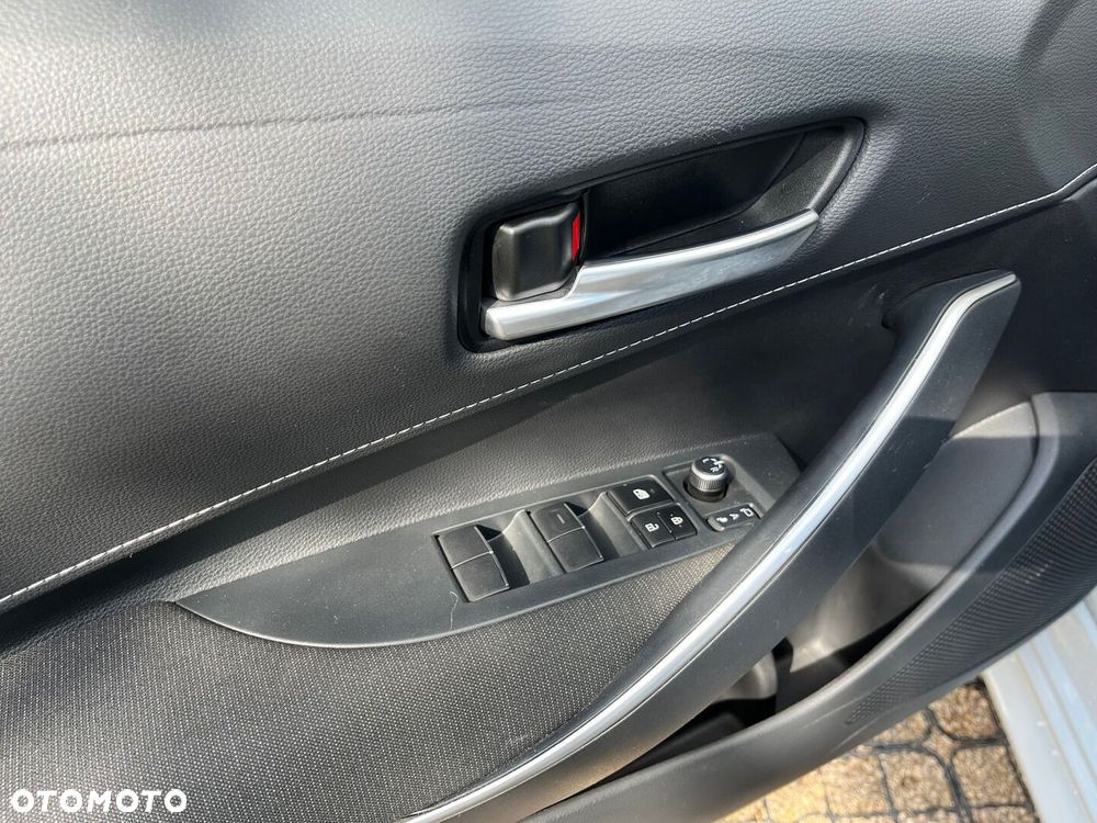 Toyota Corolla 1.8 Hybrid Comfort - 23