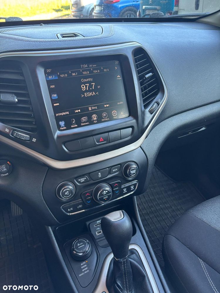 Jeep Cherokee - 10