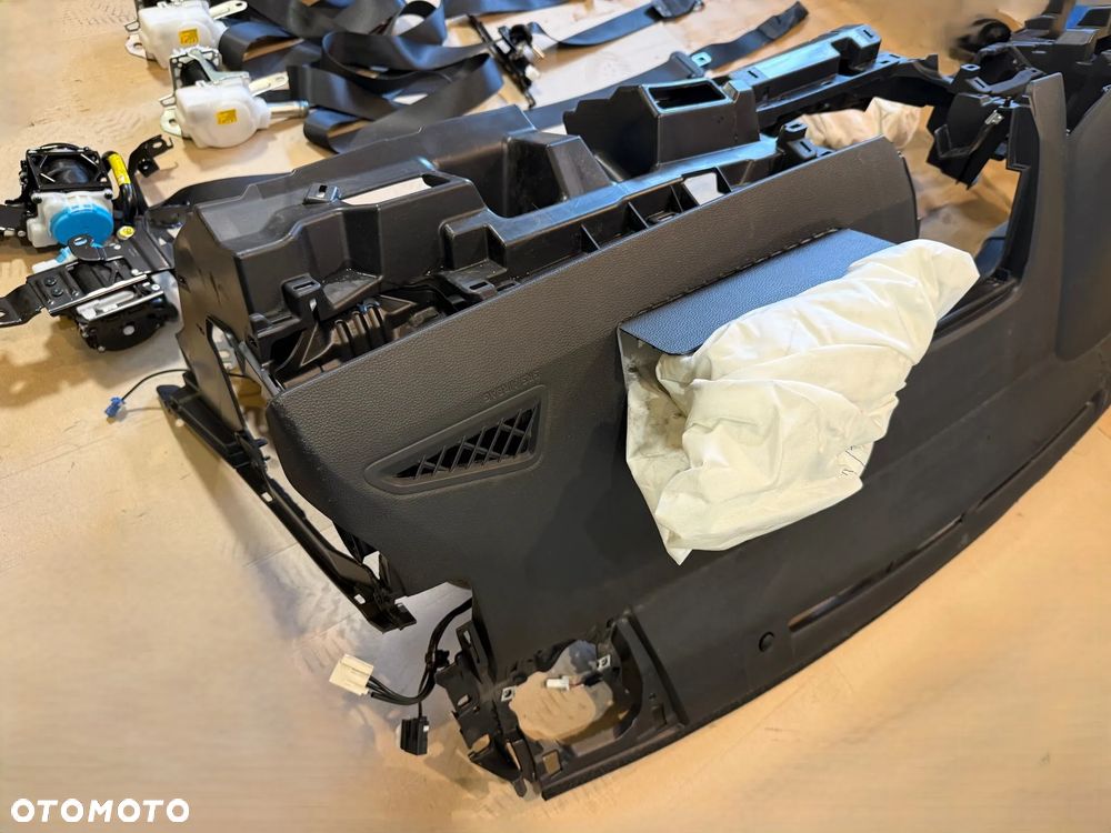 Deska rozdzielcza konsola Toyota Corolla Cross 2022- do regeneracji - 2