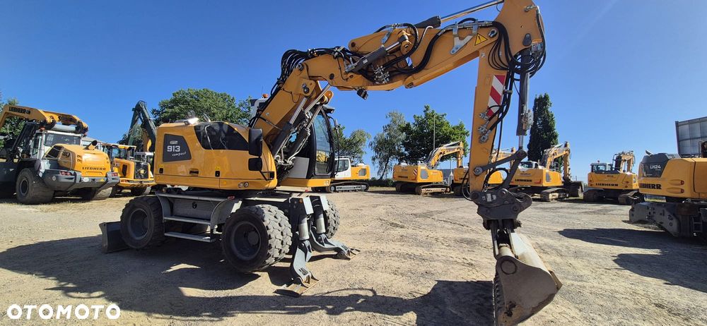 Liebherr A913 - 1