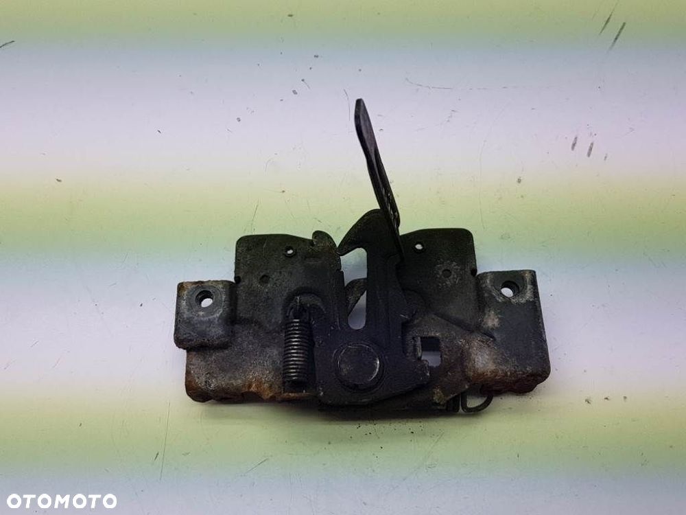 ZAMEK MASKI MAZDA 3 BK 2004 EUROPA - 2