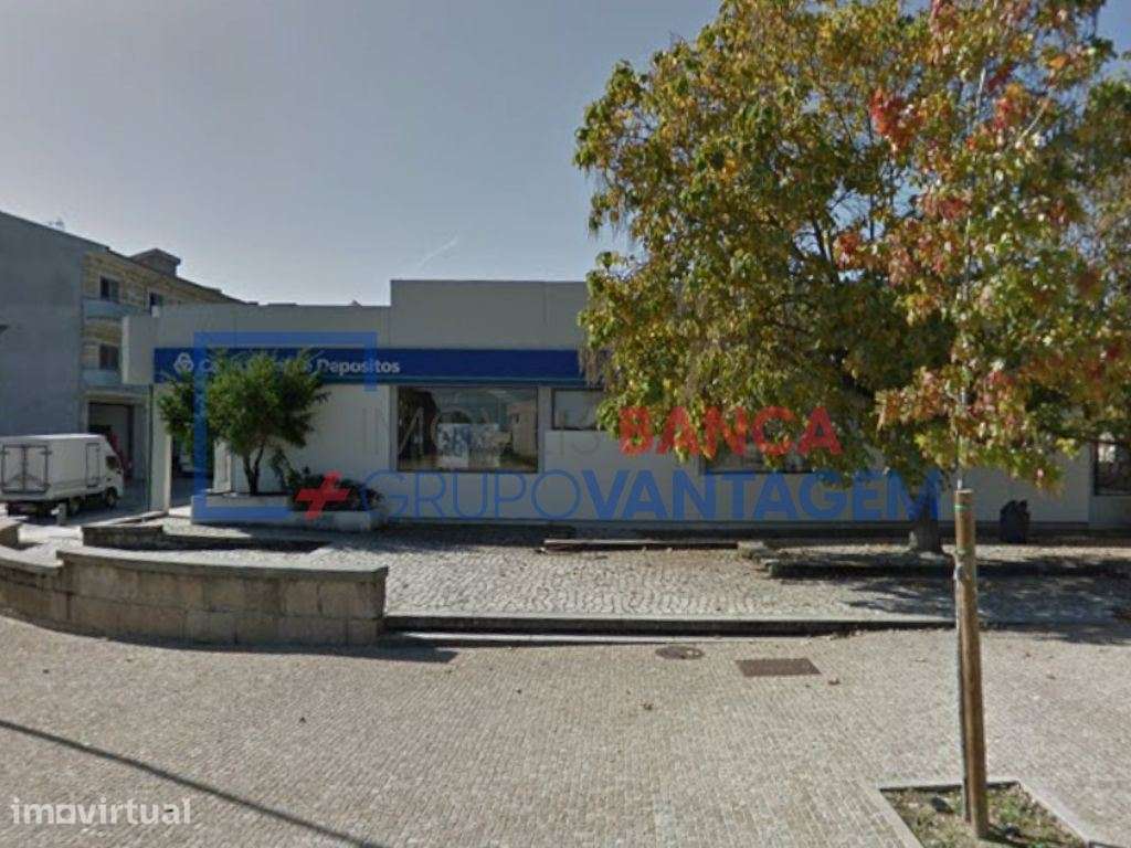 Prédio para Comércio e Serviços em Carrazeda de Ansiães, Bragança - Grande imagem: 3/5