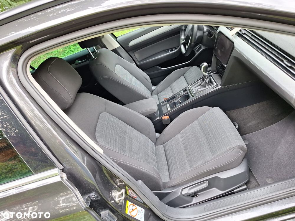 Volkswagen Passat 2.0 TDI SCR Business - 11