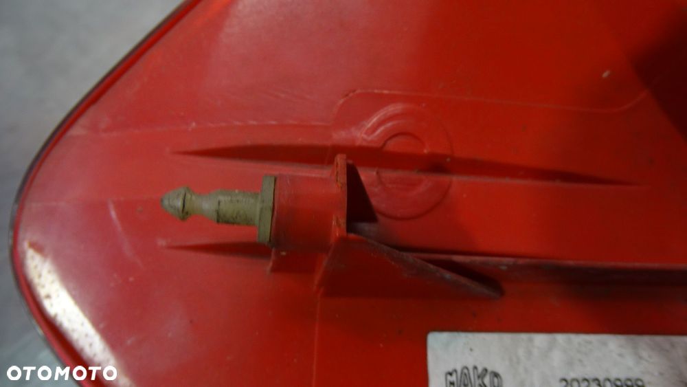 LAMPA PRAWA TYLNA RENAULT CLIO III 1.5DCI - 6