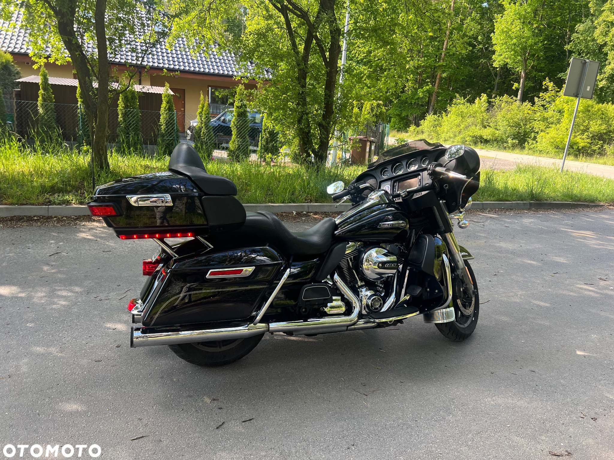 Harley-Davidson FLH Electra Glide - 13