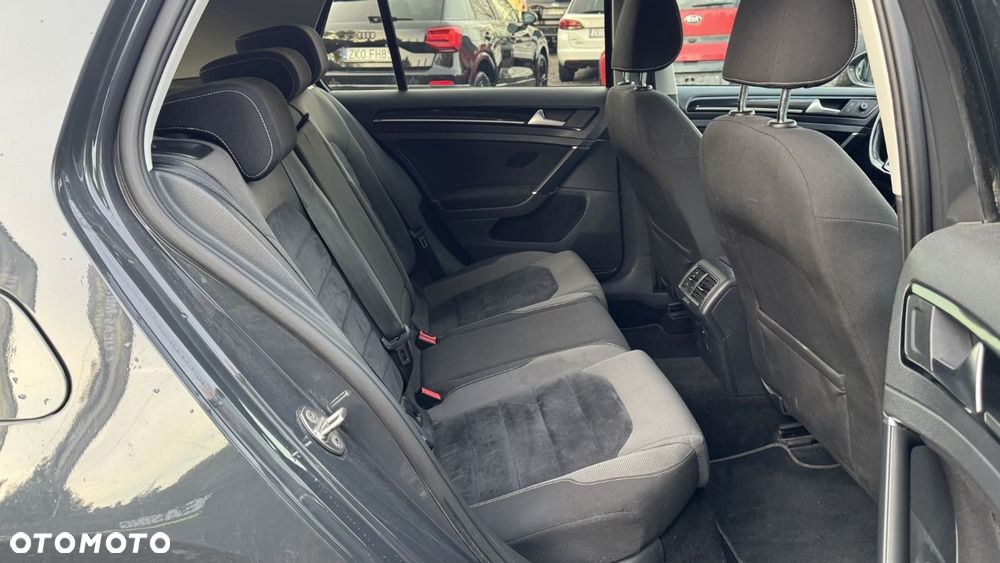 Volkswagen Golf - 27