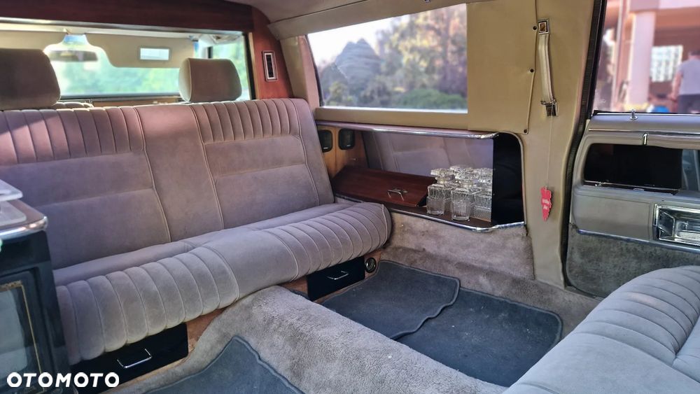 Lincoln Town Car - 7