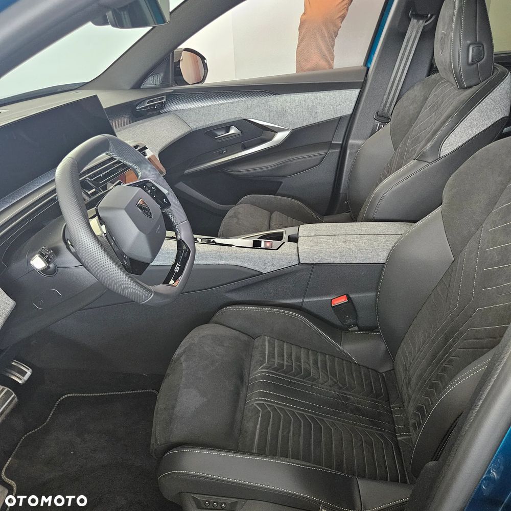 Peugeot 5008 1.2 PureTech mHEV GT S&S e-DCS6 - 11