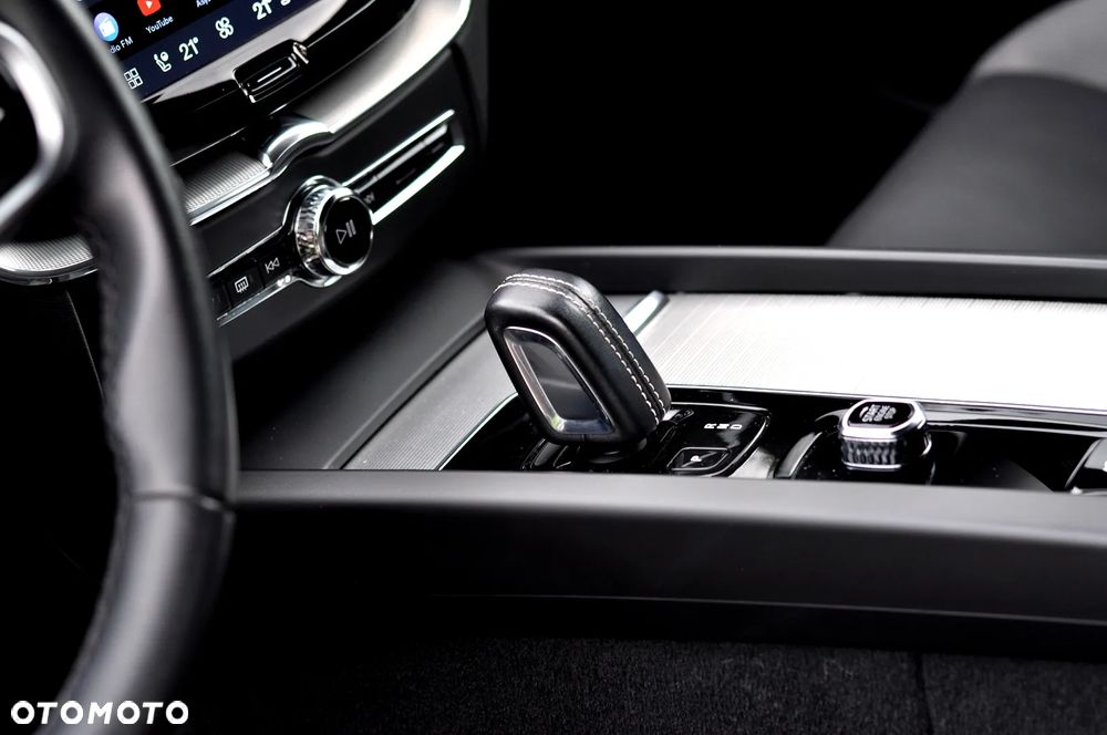 Volvo XC 60 B4 D AWD Ultimate Dark - 29