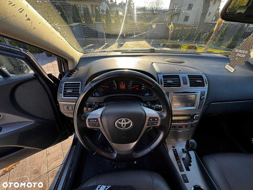 Toyota Avensis - 8