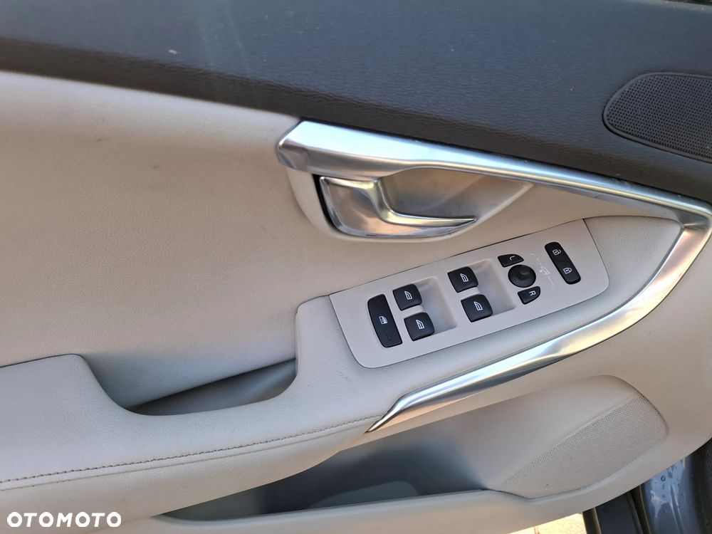 Volvo V40 D4 Geartronic You - 21