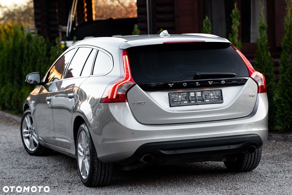 Volvo V60 T5 Momentum - 8