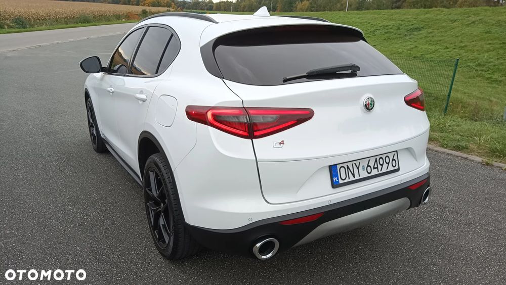 Alfa Romeo Stelvio 2.0 Turbo 16V AT8-Q4 Ti - 9