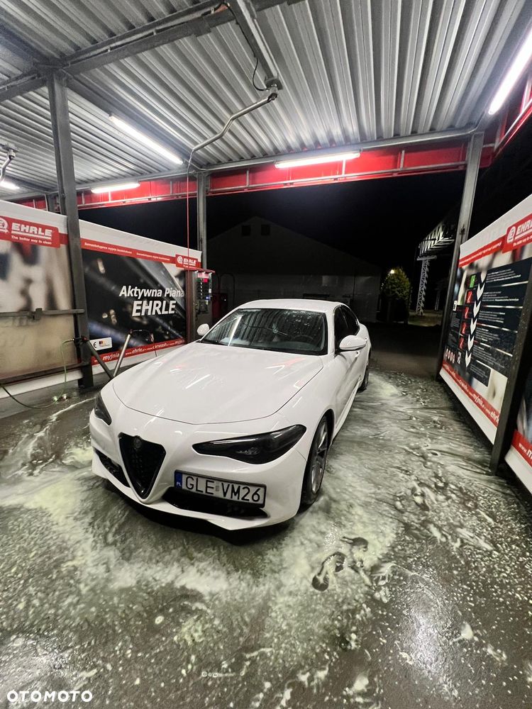 Alfa Romeo Giulia 2.0 Turbo 16V AT8-Q4 Intensa - 3