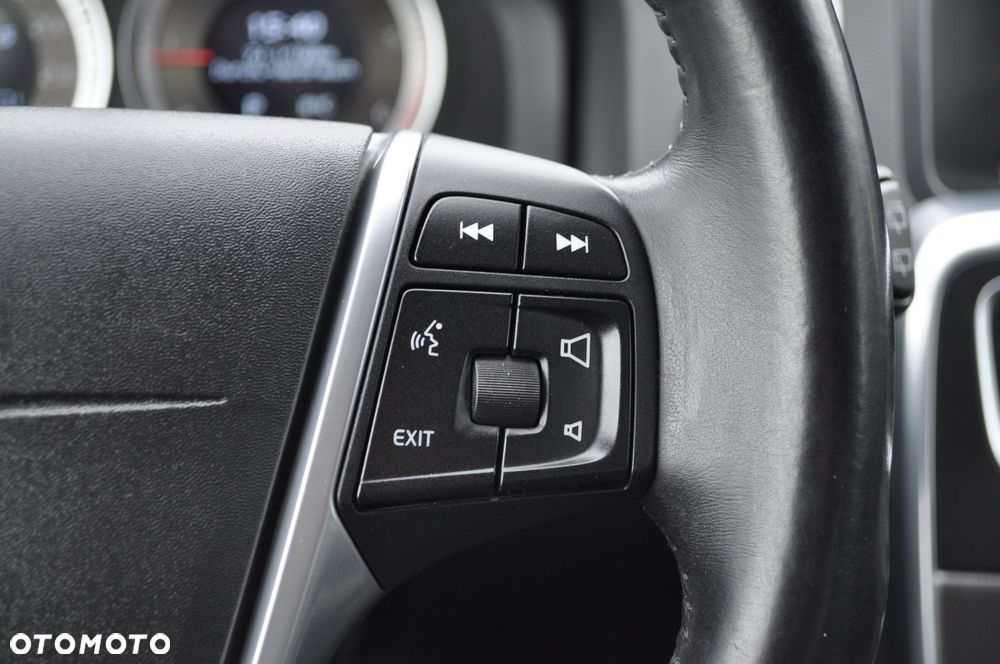 Volvo V60 D4 Geartronic Momentum - 25