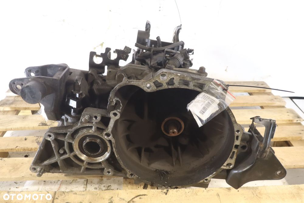 SKRZYNIA BIEGÓW 5 BIEGOWA KIA SPORTAGE II 2.0 16V L5 - 1