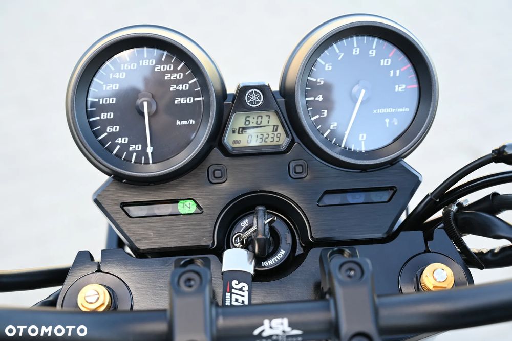Yamaha XJR - 9