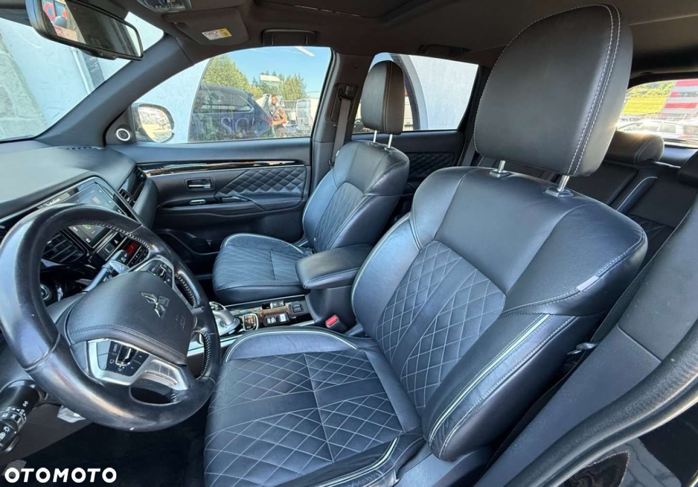 Mitsubishi Outlander - 1
