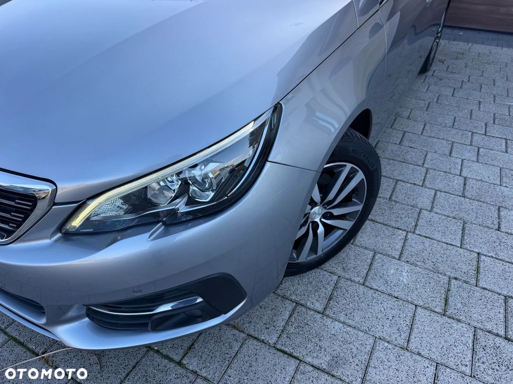 Peugeot 308 2018 photo 2