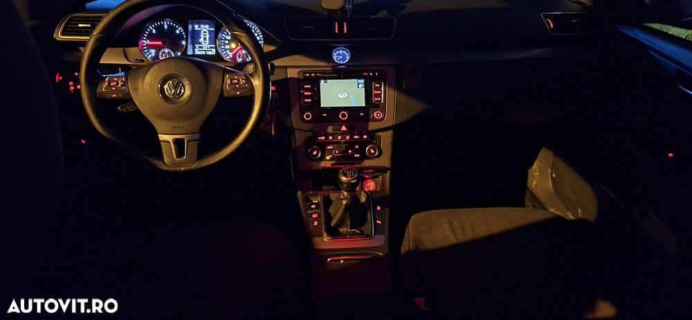 Volkswagen Passat 2.0 TDI BlueMotion Tehnology Comfortline - 8