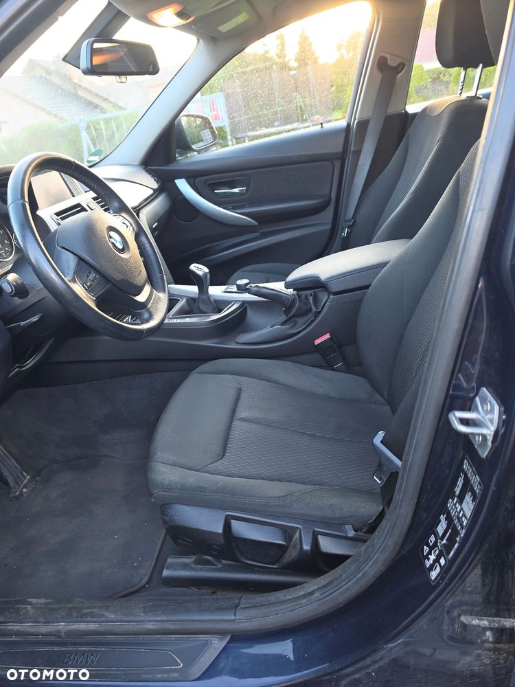 BMW Seria 3 320d xDrive - 11