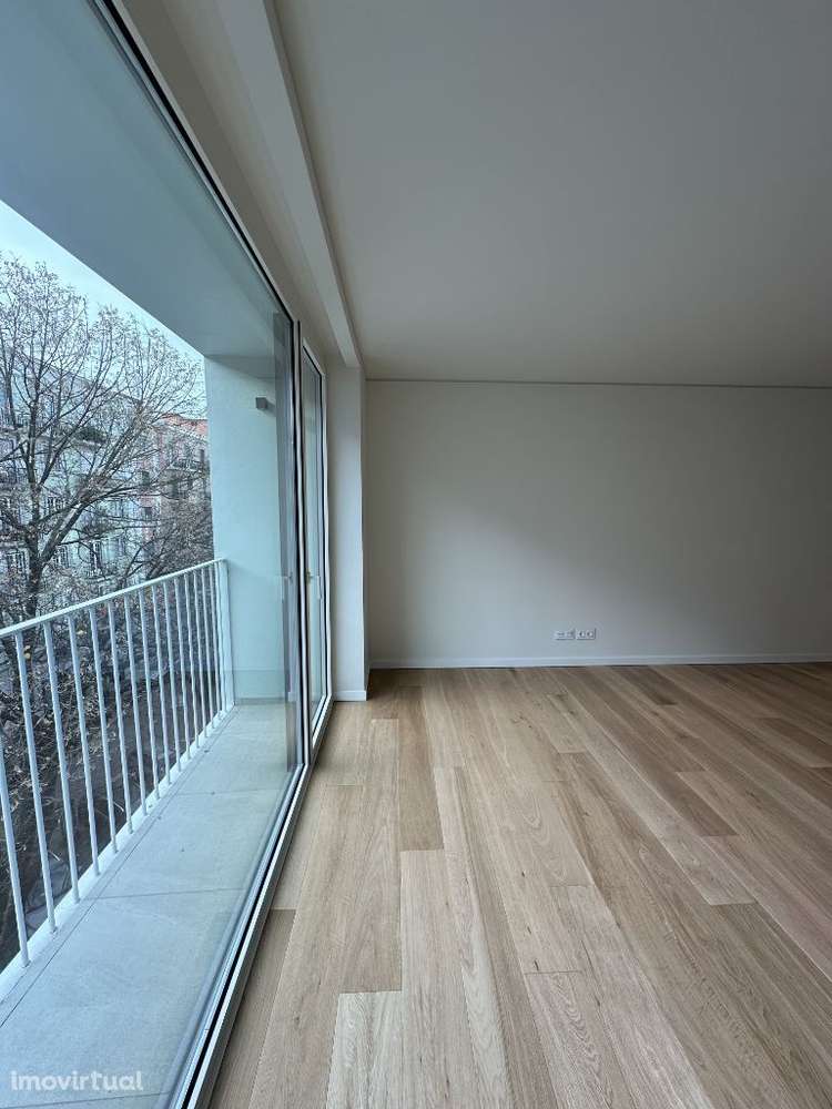 T2 novo Campo Pequeno c/ garagem - Grande imagem: 4/25