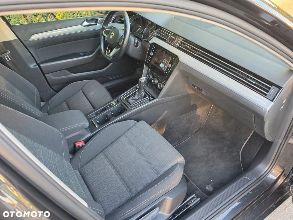 Volkswagen Passat - 4